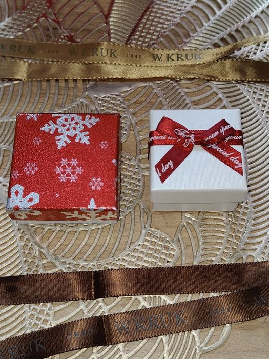 Markowe dwa pudełka prezentowe na biżuterię pierścionek pudełko