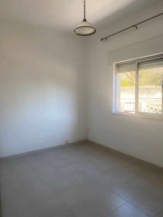 Apartamento T2 na Marinha Grande com bons acessos,