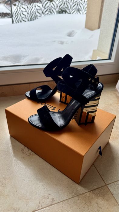 Louis Vuitton оригінал босоніжки 39 розмір