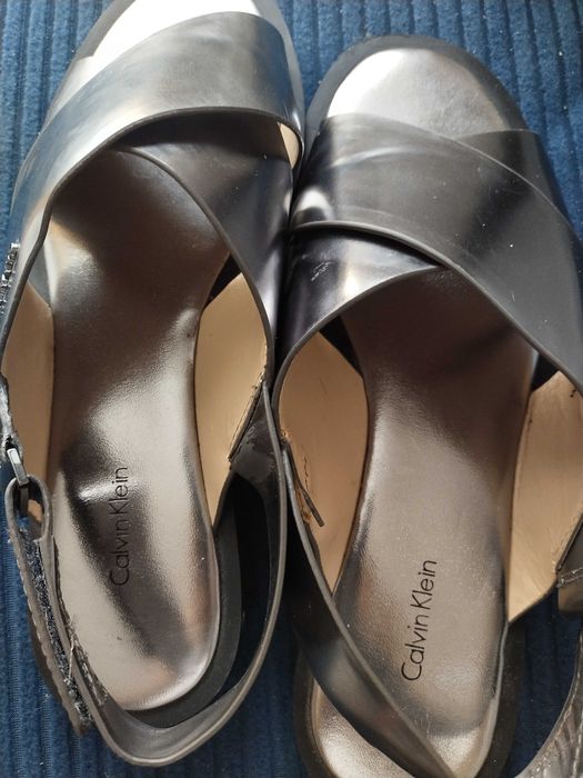 Ekskluzywne piękne srebrne sandały Calvin Klein r.37