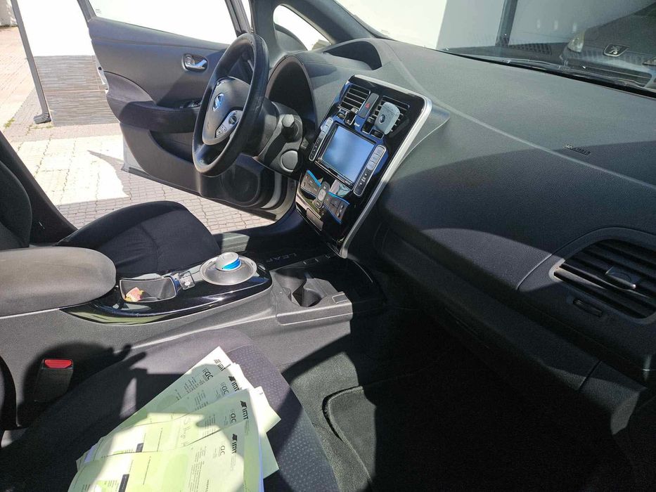 Nissan Leaf 2015 Elétrico – Personalizado (Vinil), Económico e Fiável