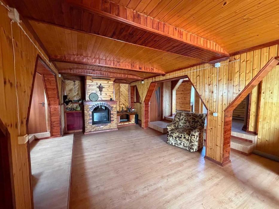Продаж 3 поверхового будинку в с. Хмельовик 200 м2