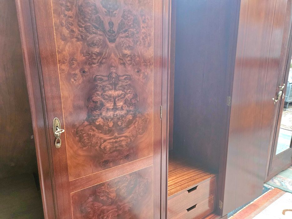 Excelente roupeiro de três postas - óptimo estado geral