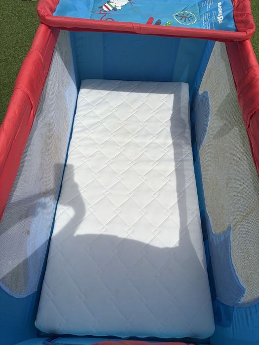 Cama viagem com colchão de espuma