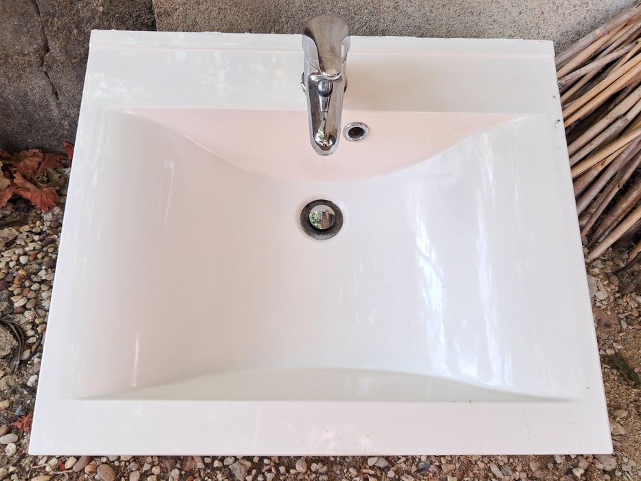 Lavatorio com tornneira WC