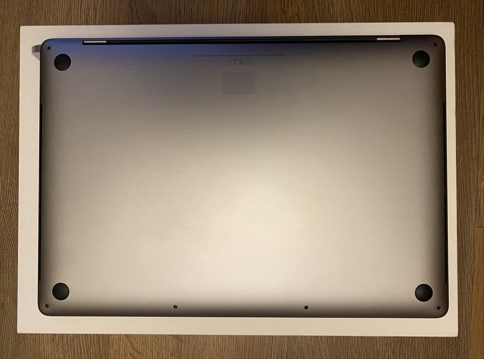 MacBook Pro 16-inch (Core i7 / 16GB / 512GB / Radeon 5300M)