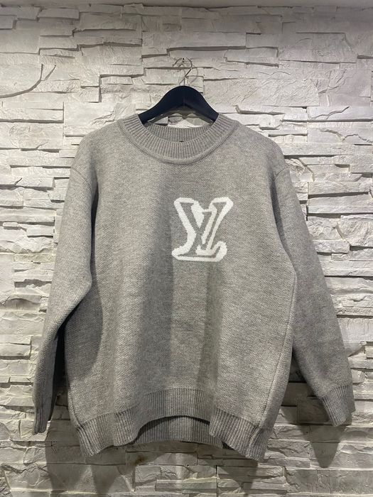 Podróba swetra LV