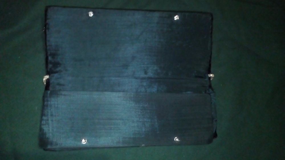 Клатч                    .