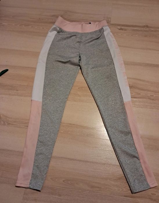 Leginsy sportowe gładkie