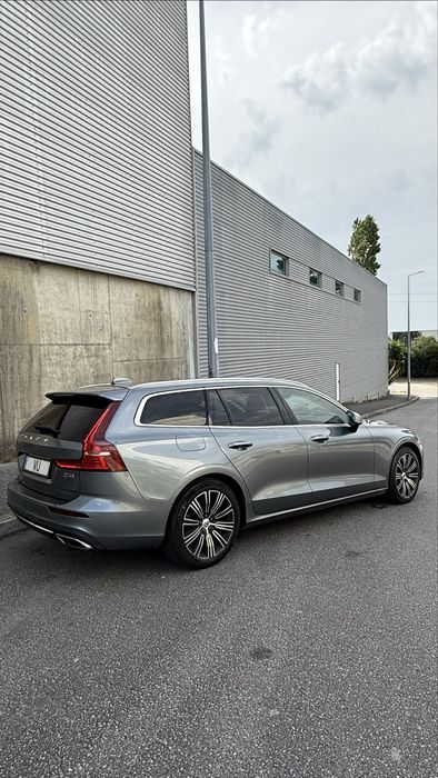 ÚNICA NO OLX | Volvo V60 D4 Inscription Auto 190cv Nacional | Teto panorâmico de abrir |  C/ Histórico e Distruição trocada