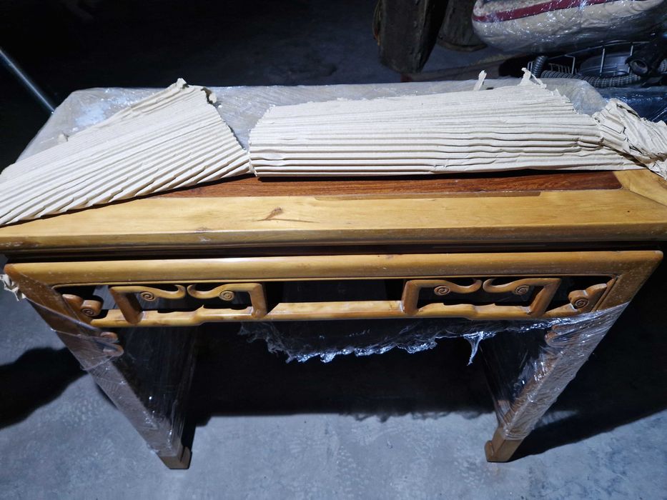 Consola oriental muito bonita