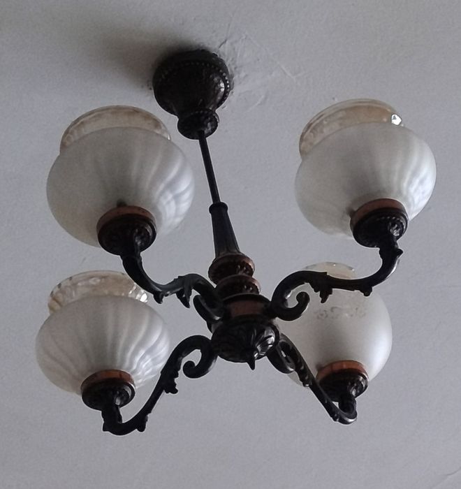 Люстра для кімнати