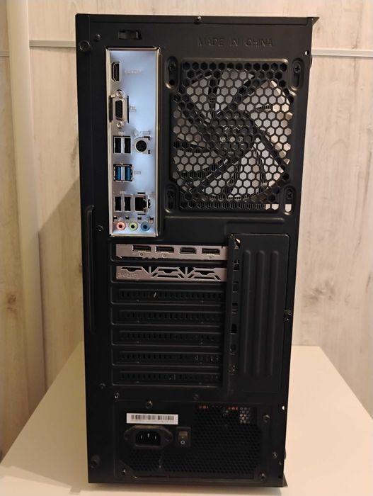 Komputer gamingowy do gier RX6600 i5 12400f 32GB DDR4 1TB SSD 550W PSU