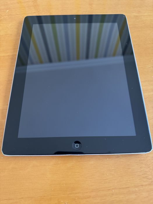 iPad 2. 32gb. З сім картою, на запчастини.