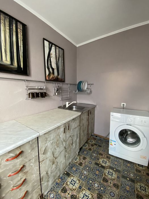 Центр. Пішохідна вулиця. Чисто та затишно