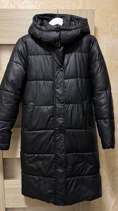 Чорна зимова довга куртка / пуховик / пальто
