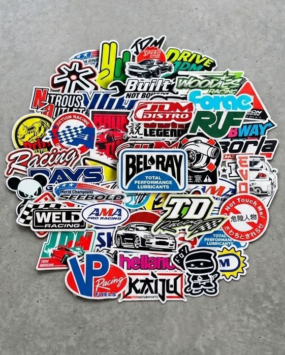 100 autocolantes marcas corridas (motas e carros)