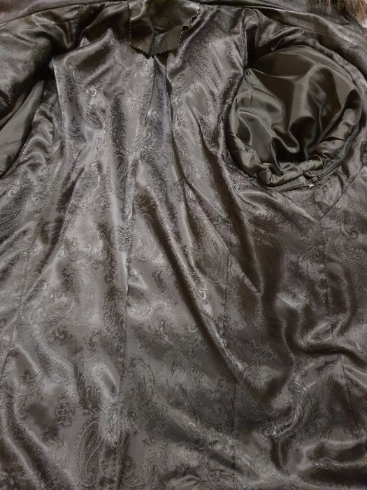 Шкіряна куртка-жилетка з хутром чорнобурки