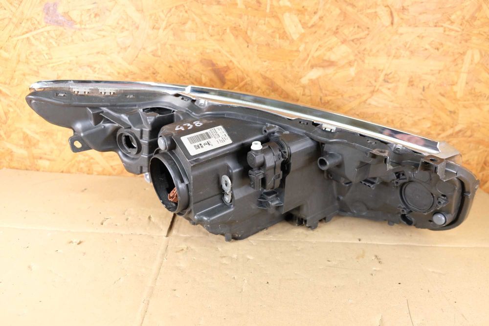 Lampa lewy przód Toyota Auris II Lift