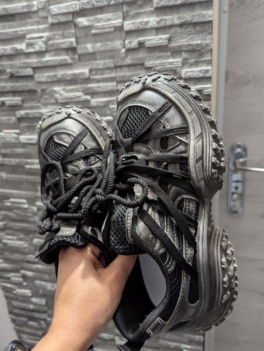 Трендові кросівкі 24,5см брендові кросівки на масивній підошві