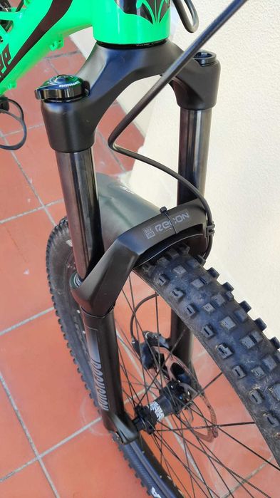 Vendo/Troco Bicicleta 27.5 de enduro Banshee Rune V2  27.5