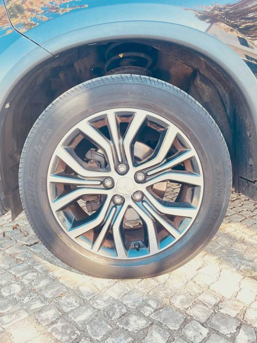 Mitsubishi Outlander 2.2 DI-D  7 Lugares 150 CV — photo 4