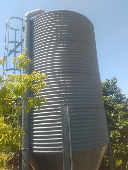 Silo agrícola em bom estado de conservação