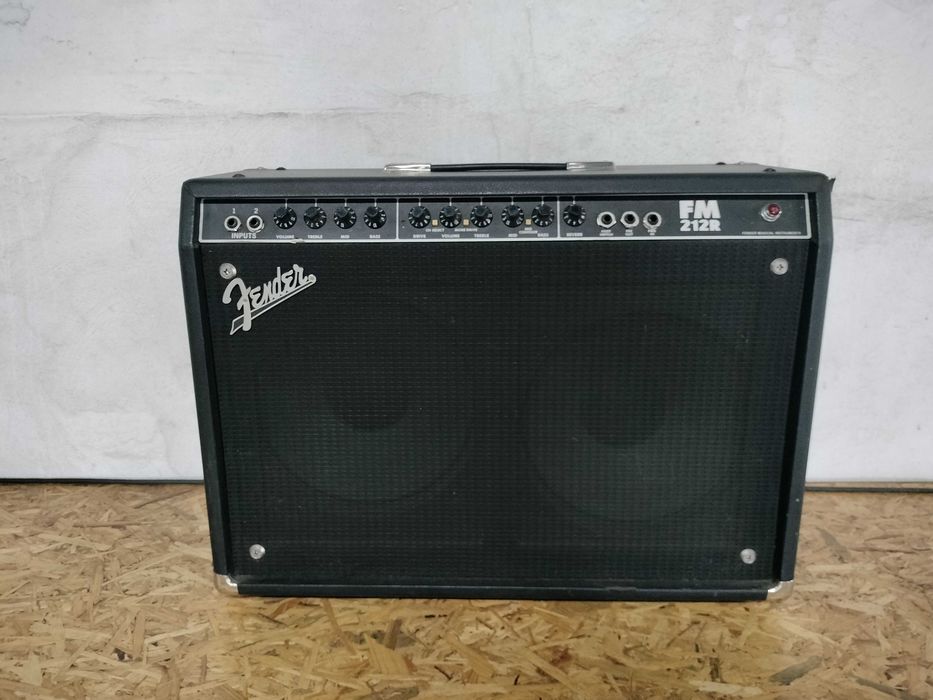 Fender Frontman 212R — combo 100W, 2x12"