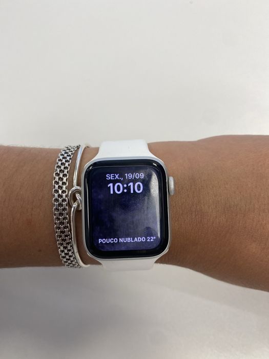 Apple Watch SE 40mm (A2355) — GPS + Cellular