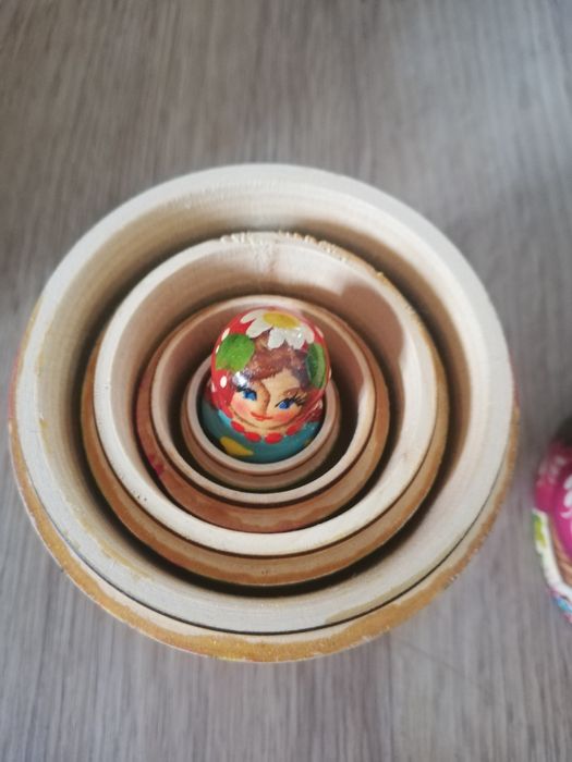 Bonecas Matrioska em madeira