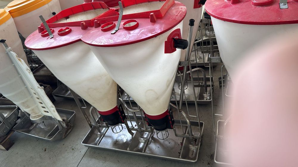 Кормовий автомат , тубомат , дорощування, відгодівля привезені з Данії