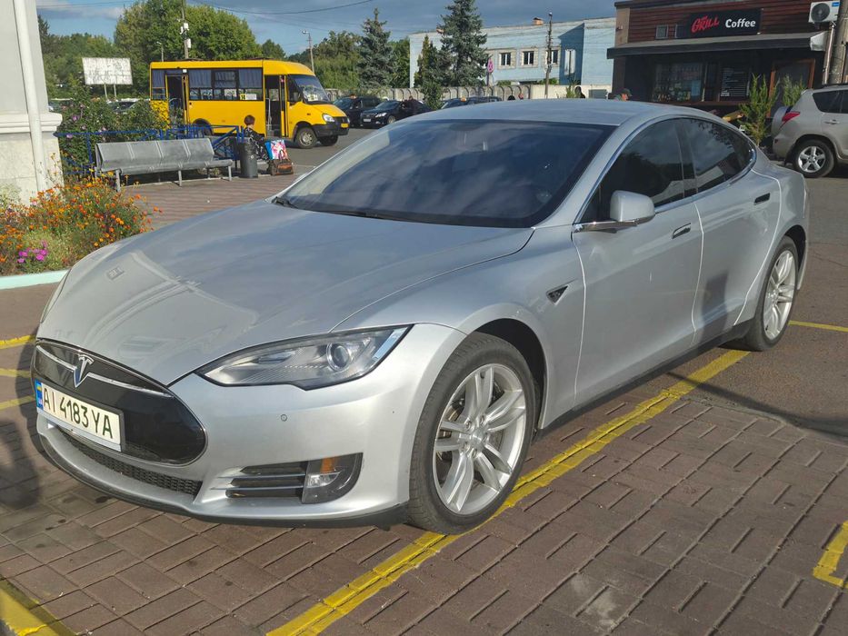 Tesla  Model  S 85