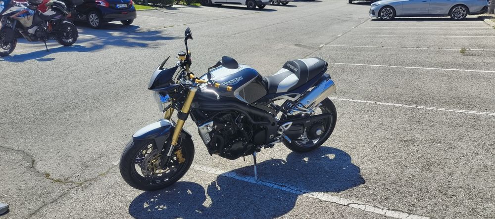 Triumph speed triple 1050 (primeira mão/excelente estado)