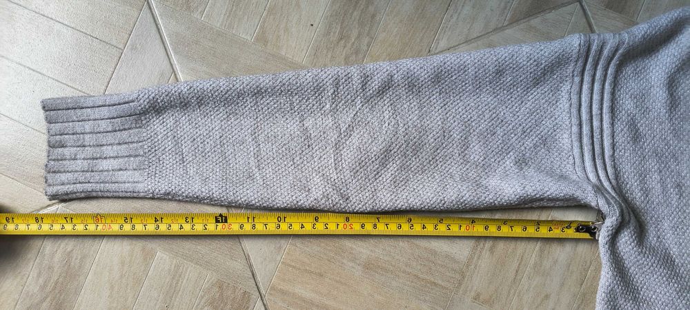 Swetr z kieszeniami  r.m