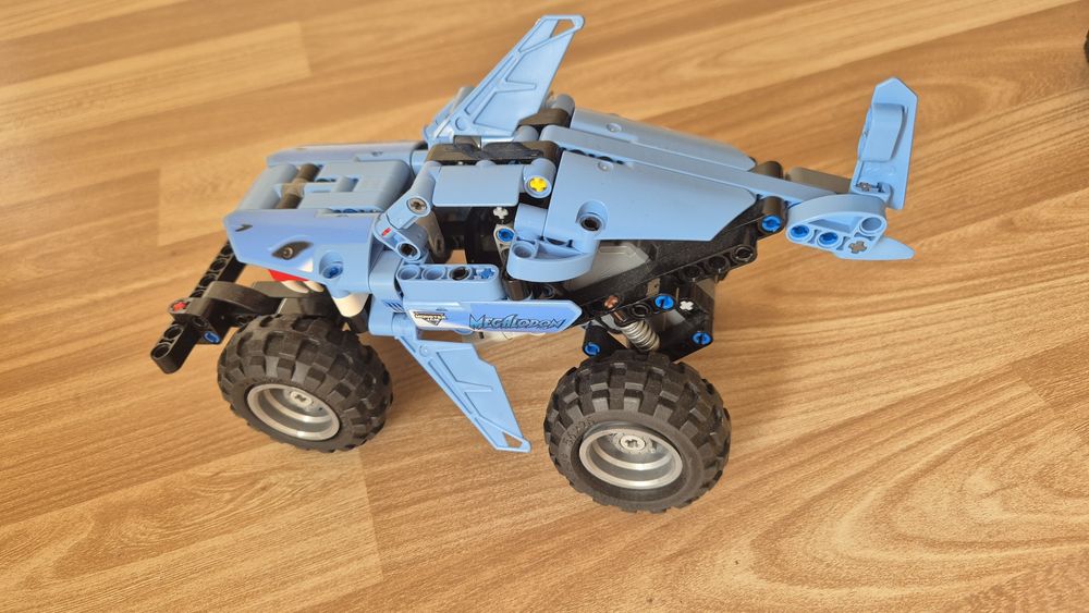 Машинка-конструктор LEGO Technic Monster Jam

TECHNIC

TECHNI