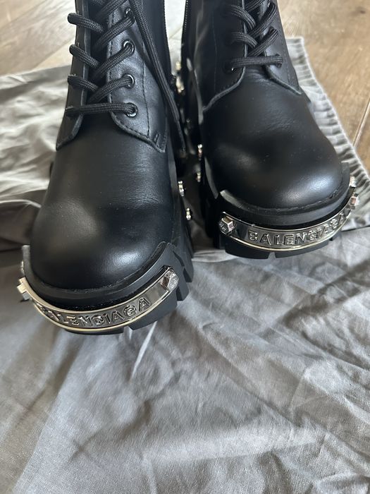 Balenciaga Strike Boot – Ekskluzywne buty w stylu industrialnym