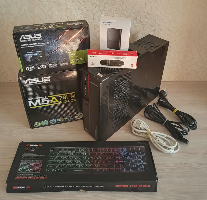 Срочно ! Продам  мини-компьютер  AMD 4 ядра/4MHZ/1,5TB/LAN 8000GB/400 WT. Состояние новое.