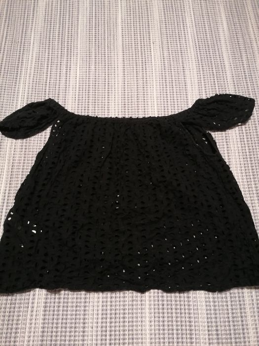 Roupa 5 € por peça
Roupas por 5 euros cada
É tudo com marcas de pouc