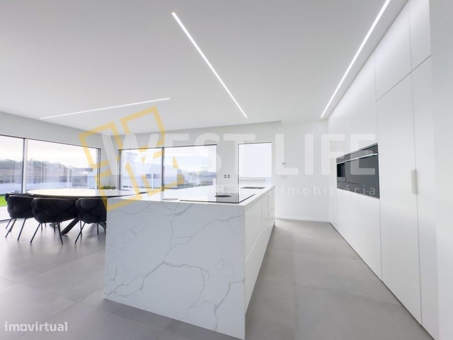 Magnifica moradia T3 de arquitetura contemporânea em Mafra como NOVA