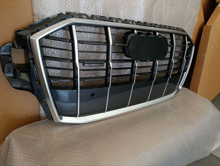 Решітка радіатора з хром окантовкой AUDI Q7 2020 2021 2022 2023