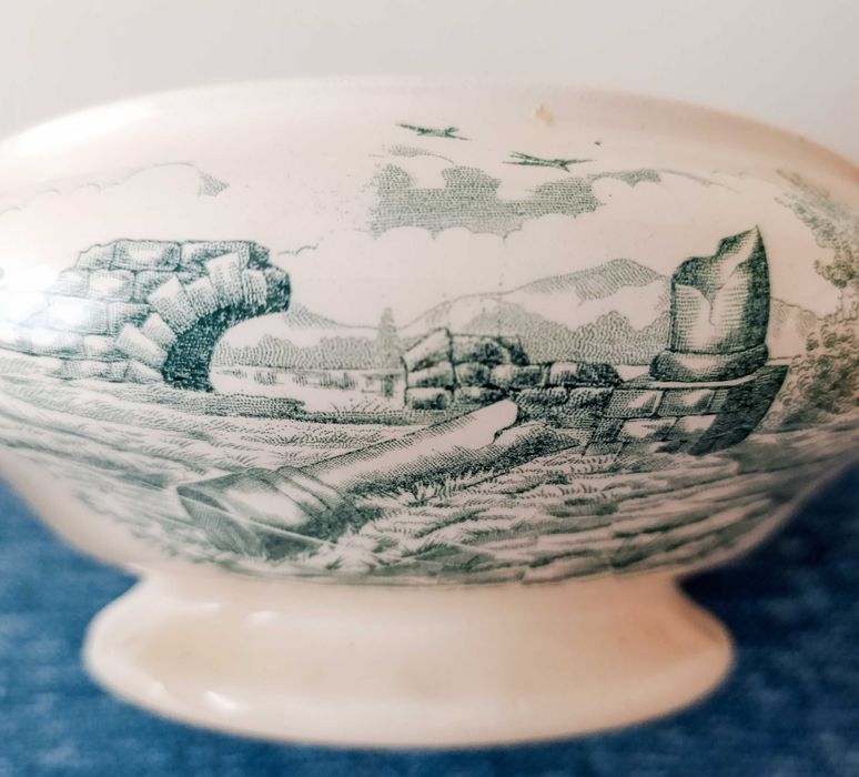 Terrina em Faiança Verde