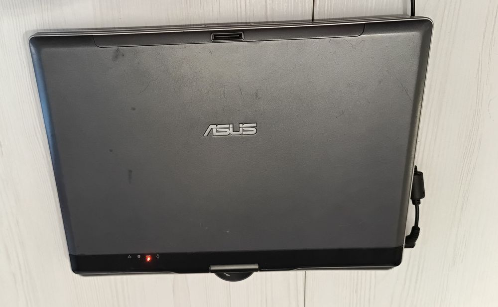 Laptop tablet ASUS R1E uszkodzona bateria