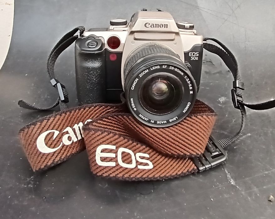 Camara Canon EOS 50E c/ lente 28-80mm 1:3,5 – 5,6 c/ bolsa de transporte em lona