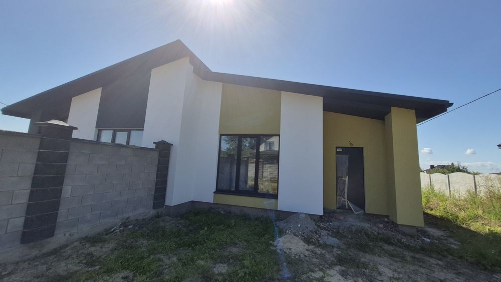 Продам класний котедж  з внутрішніми роботами та великою ділянкою!!!