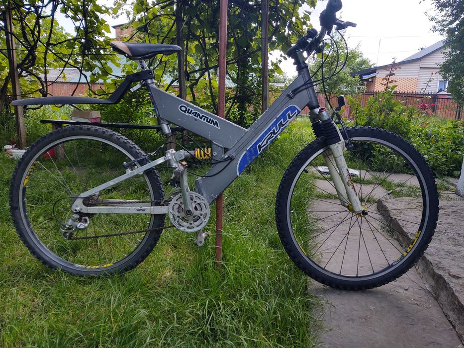 Велосипед алюміневий.легкнька рама,в хорошому стані