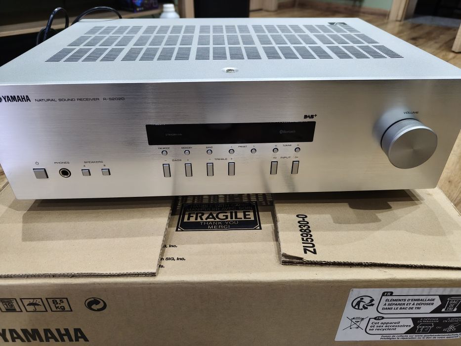 Amplituner YAMAHA R-S202D wzmacniacz  bluetooth