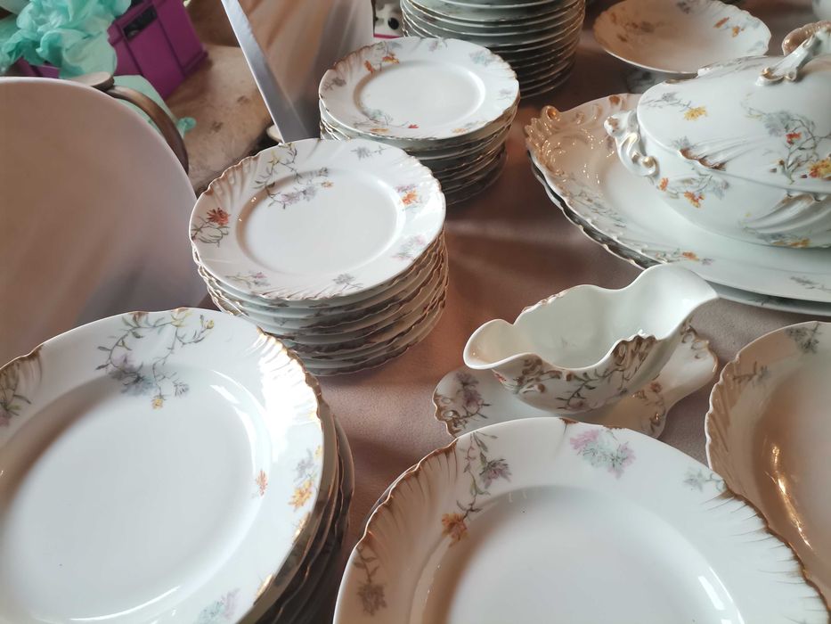 Piękny pałacowy serwis obiadowy znanej marki Limoges Jean ( J.P.L)