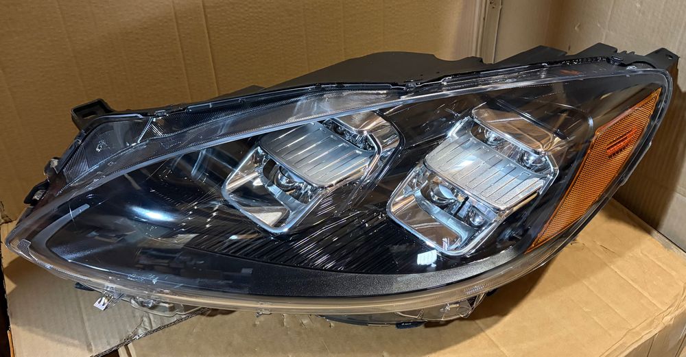 Фары Ford Kuga/Escape (20-24)