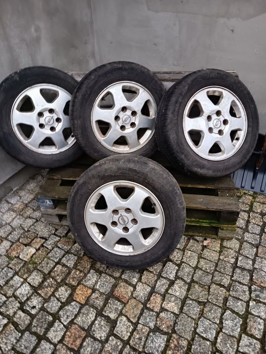 Komplet opon z alufelgami