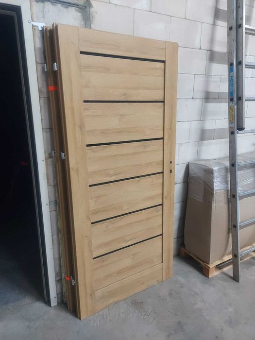 sprzedam trzy skrzydła drzwiowe wewnętrzne z demontażu
